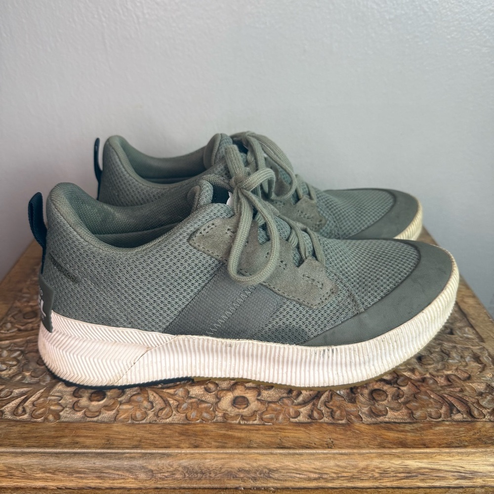 Sorel Women’s Out N About III Low Sneakers Sz 9